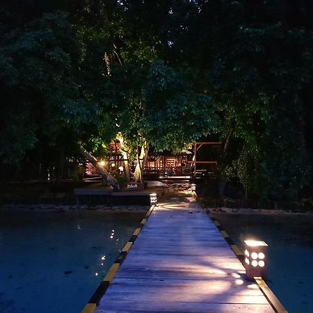 Raja Ampat Dive Resort Tapokreng Exterior foto