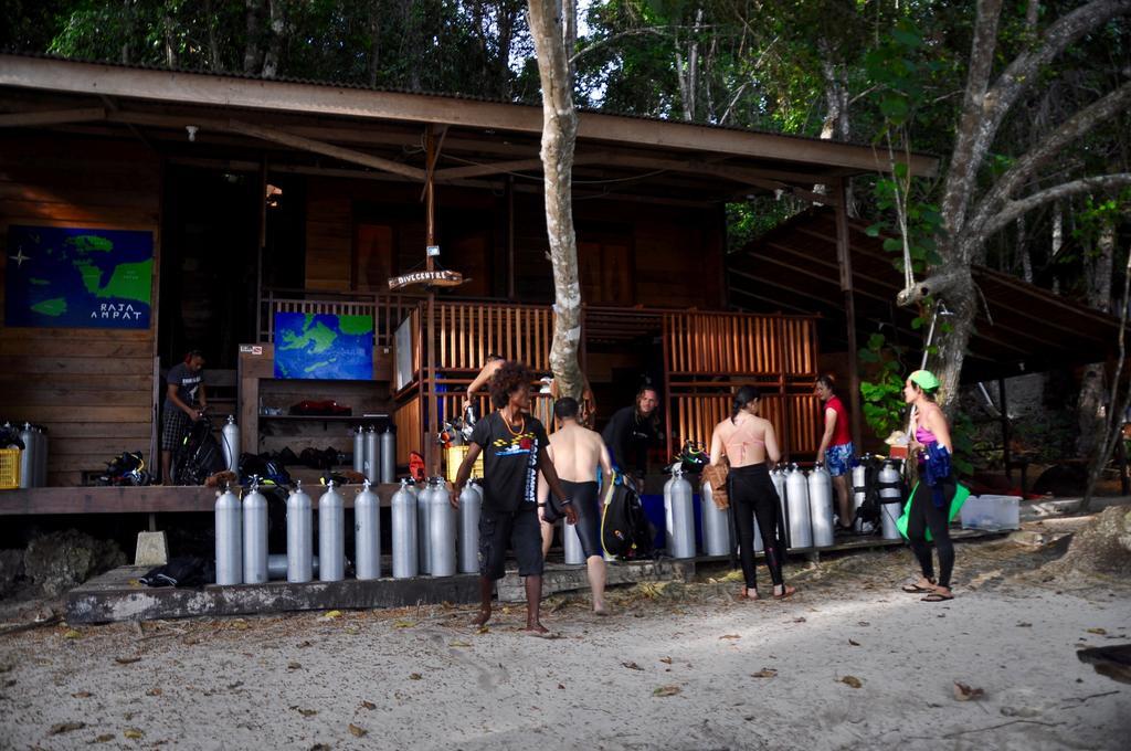 Raja Ampat Dive Resort Tapokreng Exterior foto